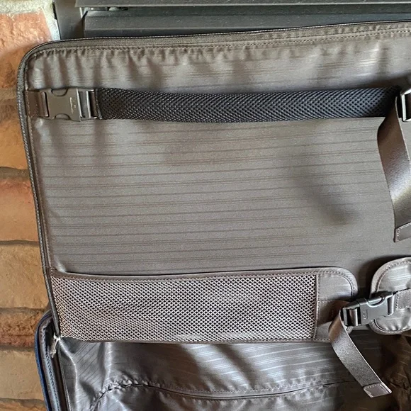 TUMI Carry On Navy Travel Luggage telescopic handle - Picture 12 of 16